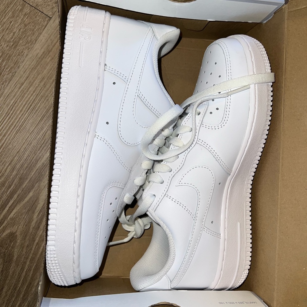 NEW Nike Air Force 1 ’07 – Women’s 7.5 — Men’s Size 6 – All White – Box Included - Picture 2 of 10